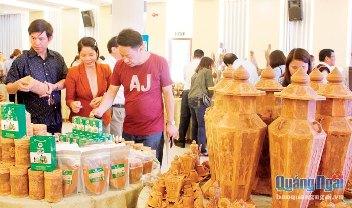 Sản phẩm quế Trà Bồng trưng bày tại Hội nghị kết nối cung cầu tỉnh Quảng Ngãi - năm 2018.    