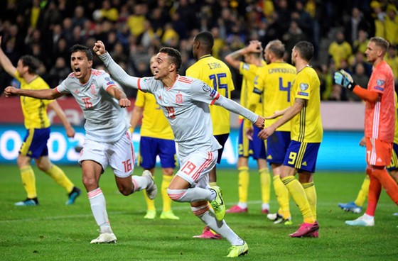  Tiền đạo Rodrigo mừng bàn thắng quan trọng giúp Tây Ban Nha đoạt vé sớm. Ảnh: Getty Images