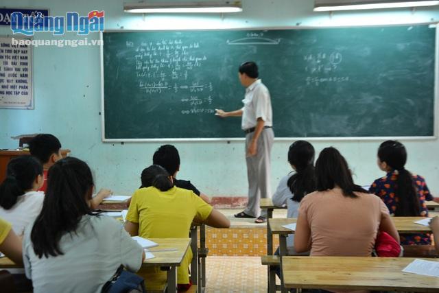 Một lớp dạy thêm tại Trường THCS Trần Hưng Đạo (TP. Quảng Ngãi). Ảnh: TL.