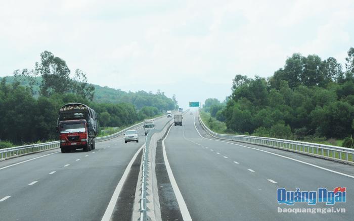 Sau năm 2025, tuyến cao tốc qua địa bàn tỉnh sẽ thông suốt từ huyện Bình Sơn đến huyện Đức Phổ.