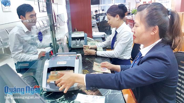 Việc hạ lãi suất cho vay đối với Việt Nam đồng sẽ tạo điều kiện cho các doanh nghiệp xuất nhập khẩu vay để quy đổi ngoại tệ.