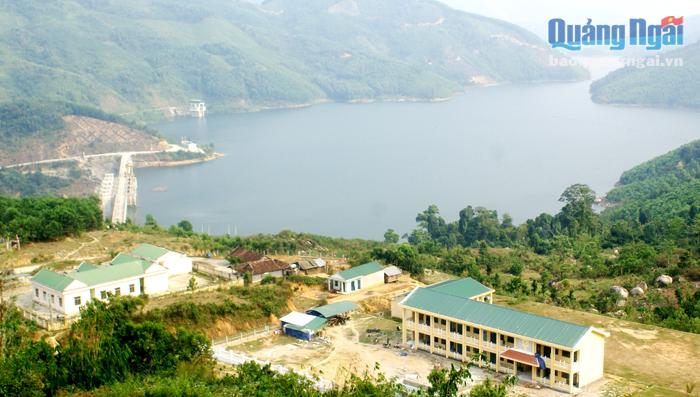 Hồ chứa nước Thủy điện Đăkđrinh (Sơn Tây).