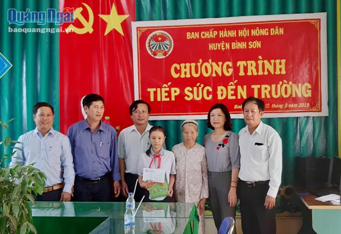 Hội Nông dân huyện Bình Sơn đã duy trì hỗ trợ cho các trường hợp con em hội viên có hoàn cảnh khó khăn.  Ảnh: PV