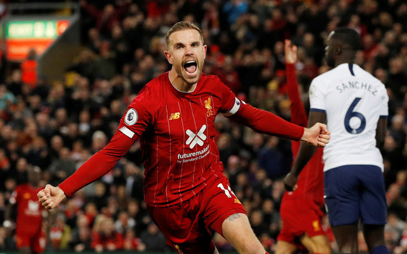 Henderson ăn mừng bàn gỡ 1-1 cho Liverpool - Ảnh: REUTERS
