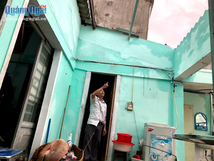 Nhiều nhà dân bị tốc mái do bão số 5 (Ảnh: Toàn bộ mái nhà phụ ông Trần Quang Diệu, thị trấn sông Vệ, Tư Nghĩa)