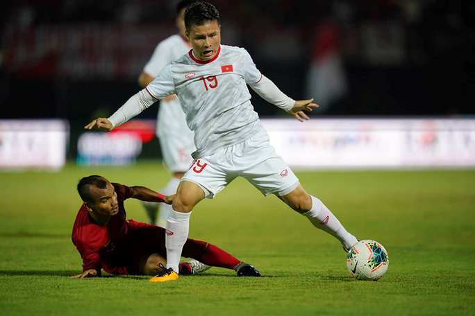  Nguyễn Quang Hải cạnh tranh danh hiệu Cầu thủ xuất sắc nhất năm với "Messi Thái"