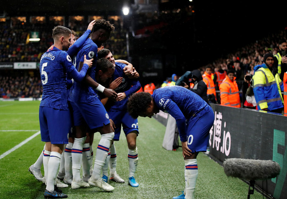 Niềm vui của các cầu thủ Chelsea sau khi nâng tỉ số lên 2-0 - Ảnh: REUTERS