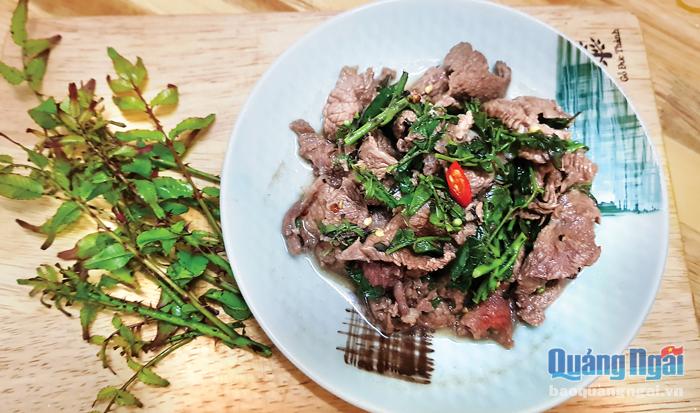 Đọt lá sưng được người miền núi Quảng Ngãi dùng để xào với thịt bò, tạo nên món ăn có hương vị rất đặc biệt.