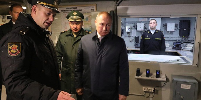 Tổng thống Putin đã thị sát con tàu lớp Gremyashchi. Ảnh: Tass