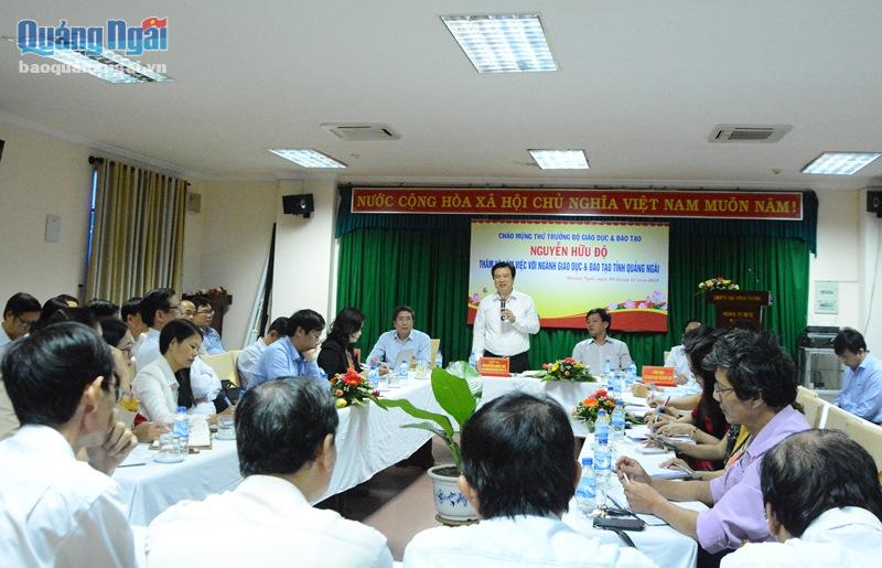 Thứ trưởng Bộ GD&ĐT Nguyễn Hữu Độ phát biểu tại buổi làm việc.