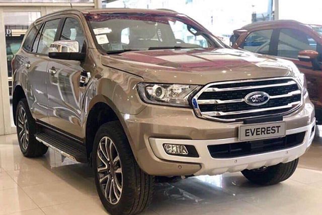 Ford Everest bản tiêu chuẩn được giảm tới 70 triệu đồng