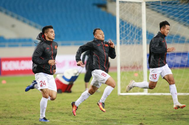 Các cầu thủ đội tuyển Việt Nam vẫn tích cực tập luyện trước thềm gặp tuyển Thái Lan vào 20h tối 19/11