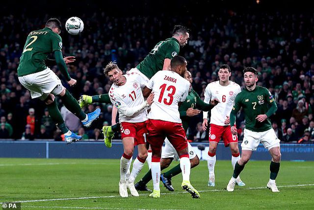 Đan Mạch (trắng) hòa Ailen để giành vé dự Euro 2020