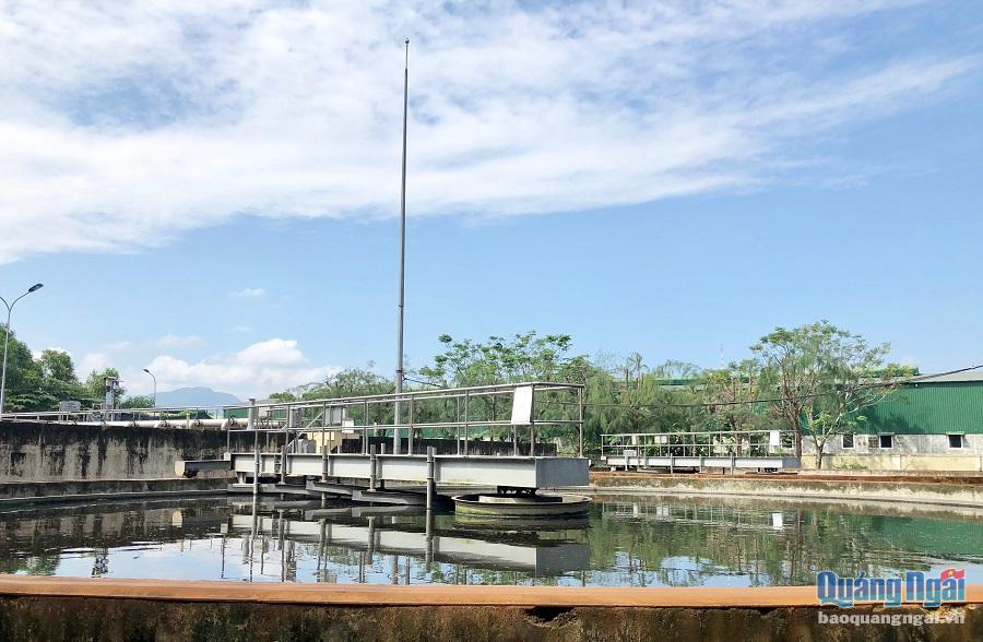 Ngoài phương án tiếp tục nâng cầu đầu tư để Trạm xử lý nước thải KCN Quảng Phú đạt chuẩn, UBND tỉnh Quảng Ngãi cũng chỉ đạo triển khai phương án di dời dân