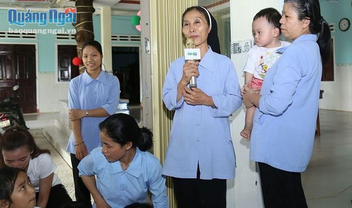 Tiếp đón đoàn học sinh IEC Quảng Ngãi, quý Sơ tại Cô nhi viện Phú Hòa chia sẻ: 