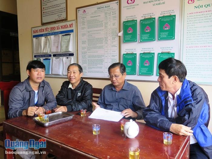 Ngay trong sáng 10.11, huyện Tư Nghĩa đã thành lập nhiều đoàn công tác về kiểm tra, chỉ đạo tình hình ứng phó với cơn bão số 6 tại các xã, trị trấn.