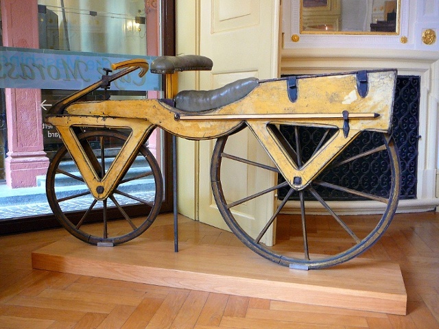 Mô hình xe đạp bằng gỗ của Drais (khoảng năm 1820). Ảnh: Wiki