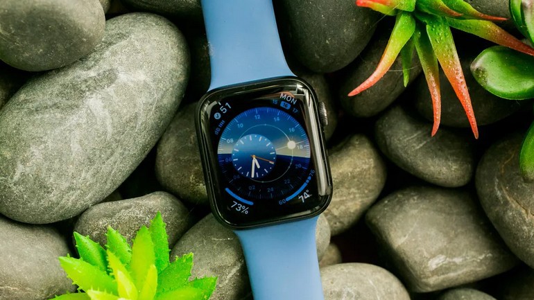 Đồng hồ Apple Watch Series 5 có đầy đủ những tính năng làm hài lòng người dùng. Màn hình luôn bật nên không cần phải lắc tay để kiểm tra thời gian trong mọi trường hợp, điều hướng bản đồ chính xác, chức năng gọi khẩn cấp quốc tế.
