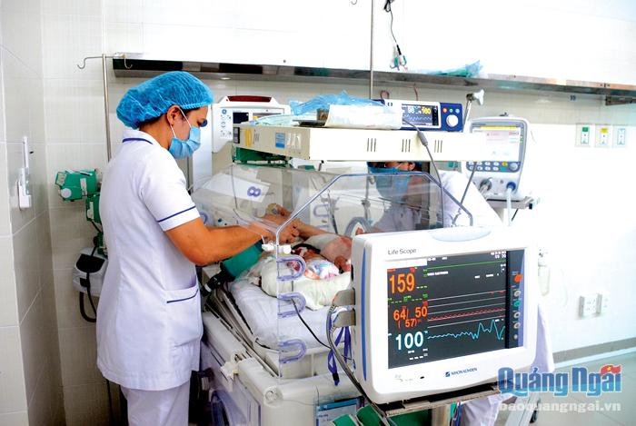 Trẻ sơ sinh được chăm sóc tích cực tại Bệnh viện Sản - Nhi tỉnh.