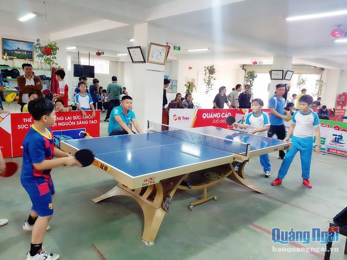 TP.Quảng Ngãi tổ chức thi đấu bóng bàn tại Hội khỏe Phù Đổng.