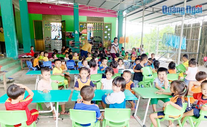 Trường Mầm non Trà Tân (Trà Bồng) hiện còn thiếu chỉ tiêu biên chế theo quy định.