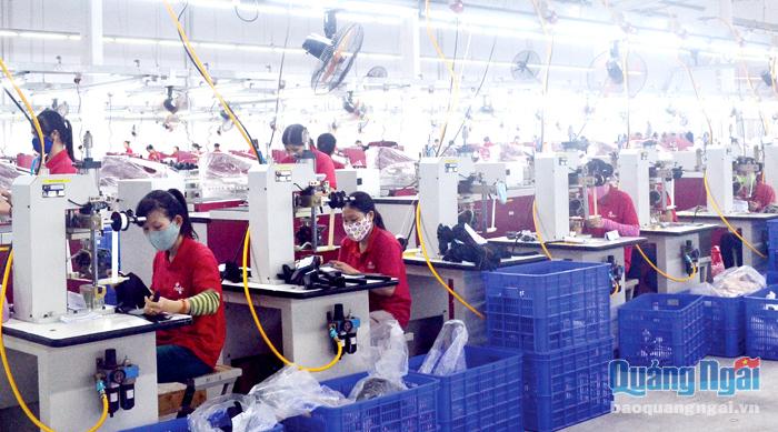Công nhân ở các khu công nghiệp trên địa bàn xã Tịnh Phong (Sơn Tịnh) gặp khó khăn trong công việc tìm chỗ ở trọ.                               Ảnh:PV