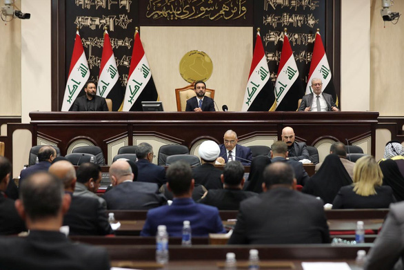 Các nghị sĩ Iraq trong phiên họp Quốc hội bất thường ngày 5-1 - Ảnh: REUTERS