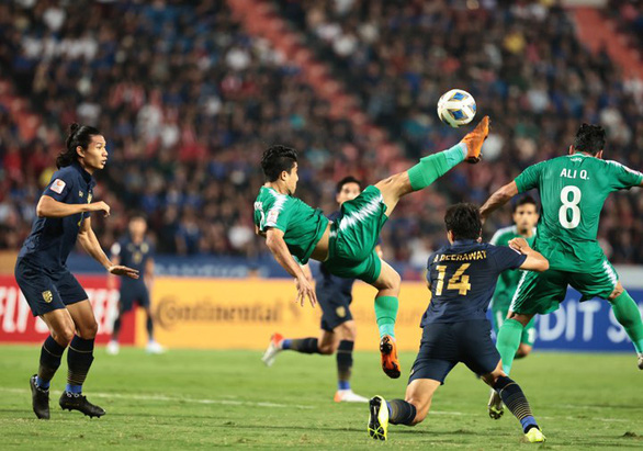 Một pha bóng trong trận U23 Iraq hòa Thái Lan 1-1 - Ảnh: NGUYỄN KHÁNH