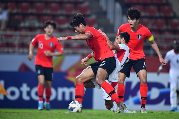 U23 Hàn Quốc (áo đỏ) lấn lướt hoàn toàn trước U23 Jordan - Ảnh: AFC