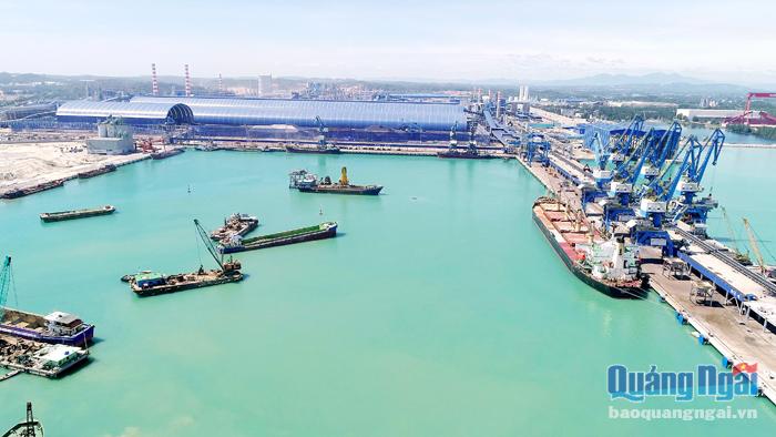 Cảng Hòa Phát Dung Quất có thể đón tàu lớn nhất 200.000 tấn.  ẢNH: PV