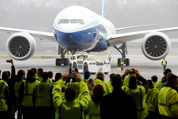 Máy bay Boeing 777X trở về nhà chứa ở Seattle trưa 25-1 sau chuyến bay thử nghiệm - Ảnh: REUTERS
