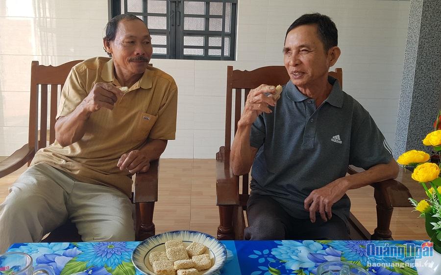 Chiếc bánh mè giòn Trì Bình được gia đình ông Trần Văn Nam ở tỉnh Bà Rịa – Vũng Tàu dùng làm món quà quê đặc sản đãi khách