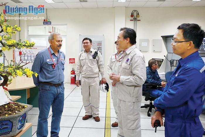 Ban lãnh đạo BSR thăm và chúc Tết chuyên gia nước ngoài đang làm việc tại Nhà máy lọc dầu Dung Quất.