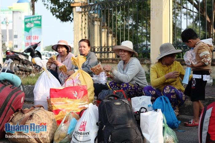 Quảng Ngãi là địa phương có nhiều người lao động, sinh viên tha phương ở TP.HCM. Chuyến xe nghĩa tình đã góp phần giúp họ đón một cái Tết sum vầy hơn.
