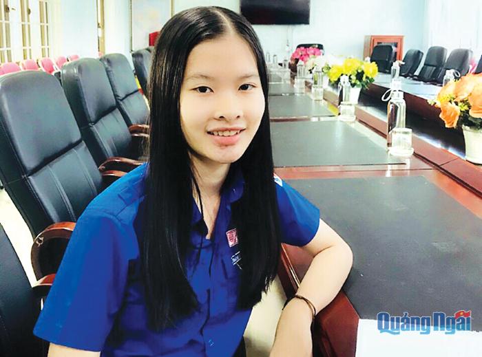 Em Trần Thị Hương Nhu, học sinh lớp 12 Văn, Trường THPT Chuyên Lê Khiết.