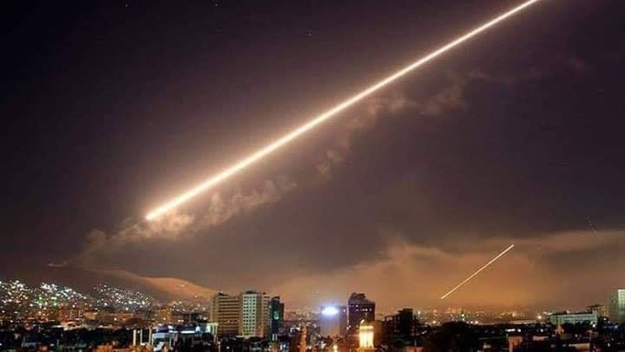 Lực lượng phòng không Syria đã đẩy lùi một cuộc tấn công bằng tên lửa. Ảnh: Twitter