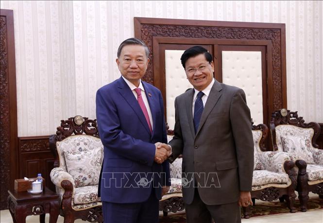 Thủ tướng Lào Thongloun Sisoulith tiếp thân mật Bộ trưởng Công an Tô Lâm cùng Đoàn.