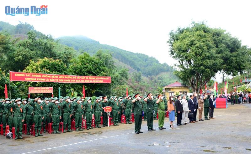 Quang cảnh lễ giao nhận quân tại huyện Sơn Tây
