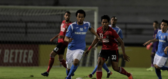 Than Quảng Ninh (áo xanh) để thua đậm Bali United trong trận ra quân tại AFC Cup 2020 - Ảnh: AFC