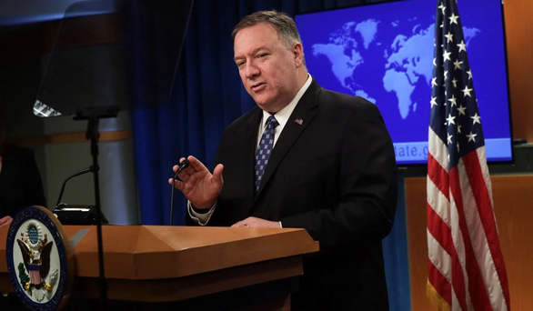 Ngoại trưởng Mỹ Mike Pompeo phát biểu trong cuộc họp báo ngày 25-2 - Ảnh: AFP