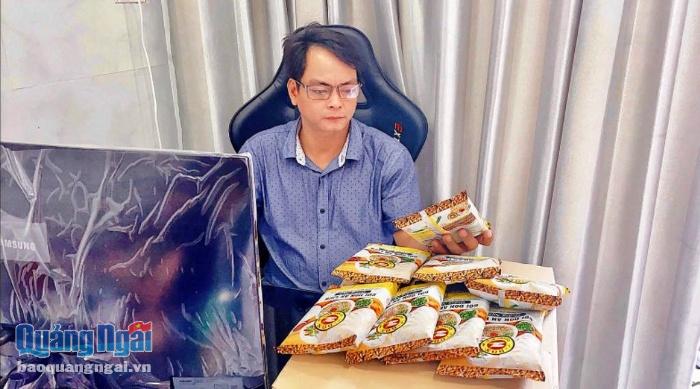 Anh Phạm Văn Tâm, con trai ông Ưu, dành nhiều tâm huyết cho đặc sản của quê hương.