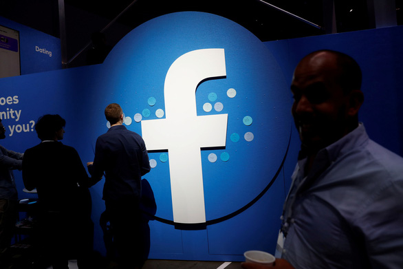 Logo công ty Facebook tại hội nghị các nhà phát triển F8 tại San Jose, California tháng 4- 2019 - Ảnh: REUTERS