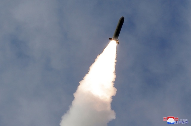 Triều Tiên phóng tên lửa trong cuộc tập trận ngày 2/3. (Ảnh: Reuters)
