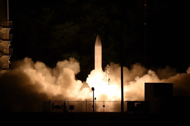 Tên lửa được phóng đi từ căn cứ ở quần đảo Hawaii. Ảnh: AFP.