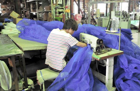 Thực tập sinh người Việt làm trong nhà máy may mặc ở Nhật Bản - Ảnh: T.L.