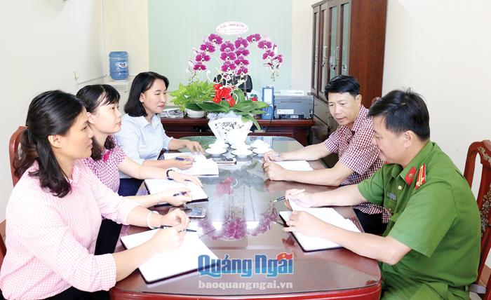 Ban Thường vụ Đảng ủy phường Nguyễn Nghiêm (TP.Quảng Ngãi) họp giao ban đầu tuần.           Ảnh: BS