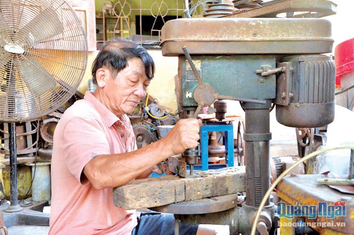 Với niềm đam mê và sáng tạo, ông Võ Công đã chế tạo thành công nhiều loại thiết bị.