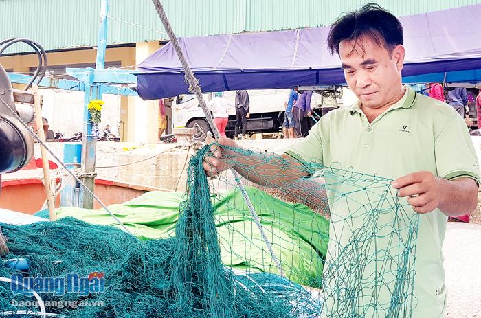 Lưới Thái Lan đang được ngư dân làm nghề lưới rê trên địa bàn tỉnh ưa chuộng. 