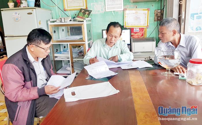 Căn phòng rộng chưa tới 10m2 tại nhà của một người khuyết tật đang được Hội NKT tỉnh mượn làm trụ sở làm việc.