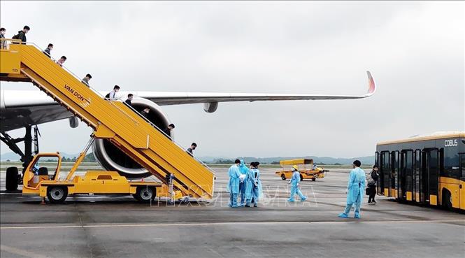 Tàu bay chở 308 hành khách là kỹ sư của Công ty Samsung Việt Nam. Ảnh: TTXVN phát